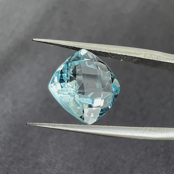 Topacio azul-3.70ct-8.8x8.7x6.3mm 1