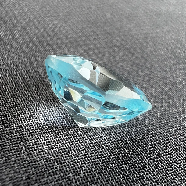 Topacio azul-3.70ct-8.8x8.7x6.3mm 2