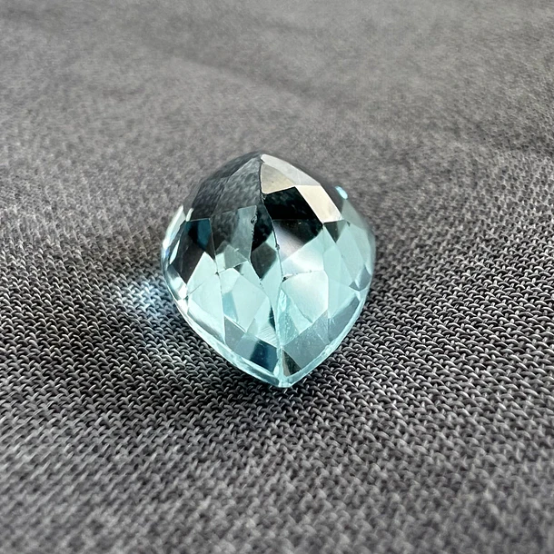 Topacio azul-2.245ct-9x6x5.4mm 2