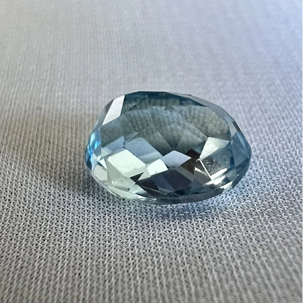 Topacio suizo-3.11ct-10x8x5.2mm 2