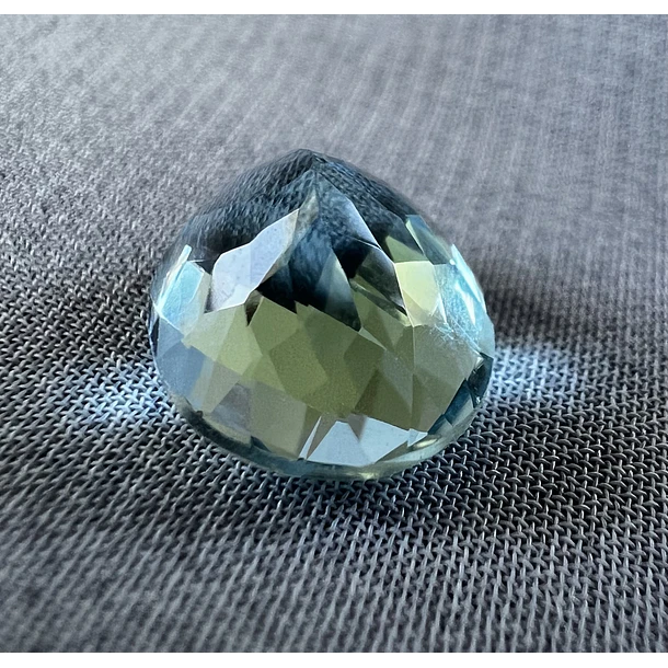 Topacio suizo-4.51ct-11x8.8x6.1mm 2