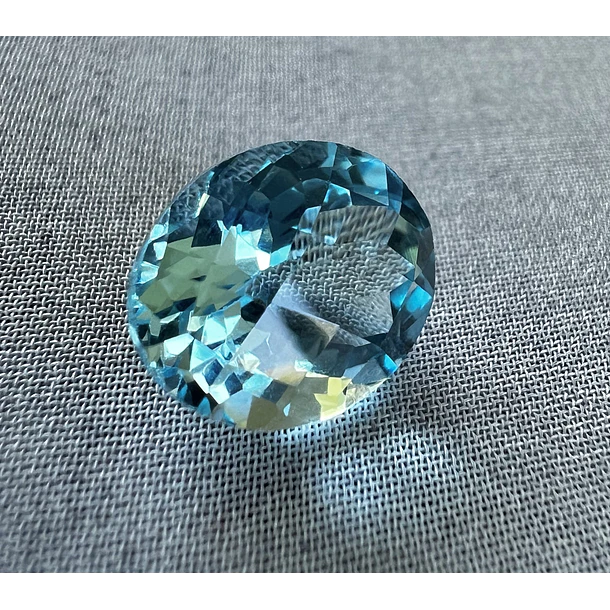 Topacio suizo-4.165ct-10x7.8x6.5mm 1