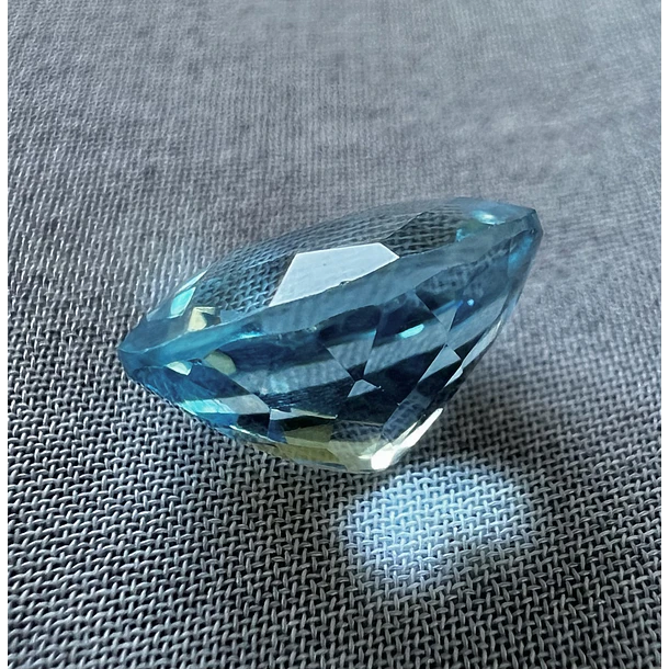 Topacio suizo-4.165ct-10x7.8x6.5mm 3