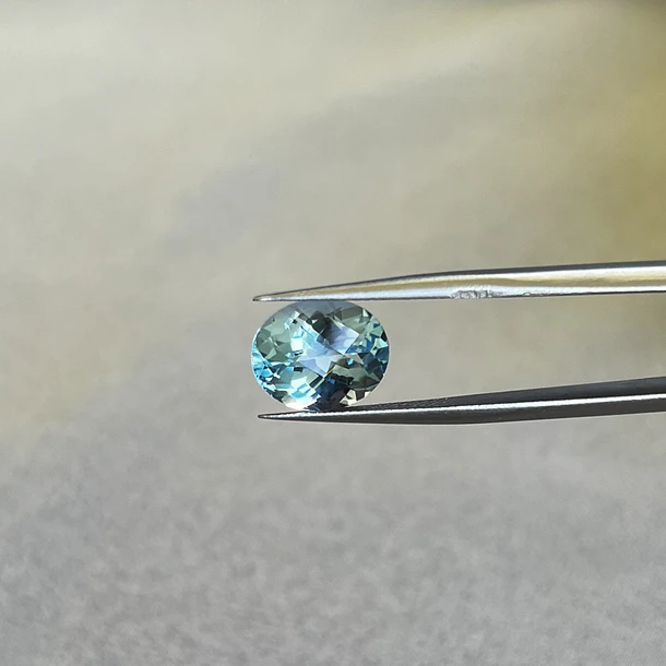 Topacio suizo-1.985ct-8x6x5.1mm 1