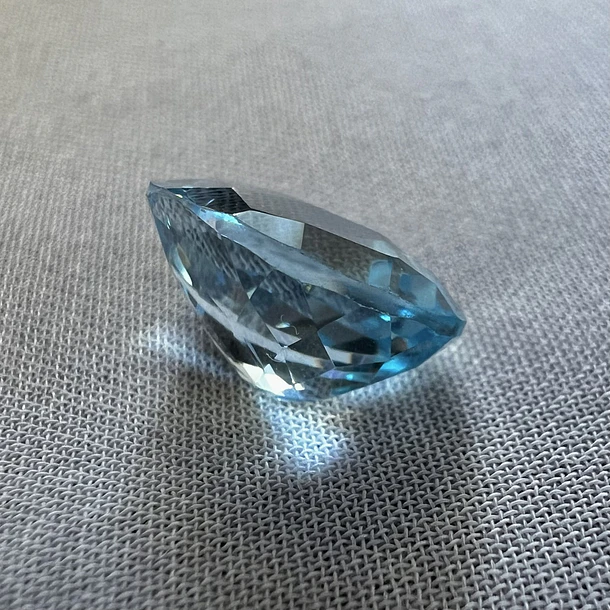 Topacio suizo-2.60ct-8.8x6.8x5.2mm 2