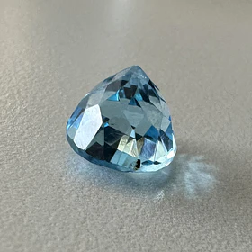 Topacio suizo-4.69ct-9x7.7mm