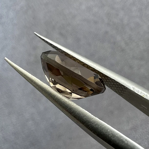 Cuarzo ahumado-1.05ct-8x5.9x4mm 2