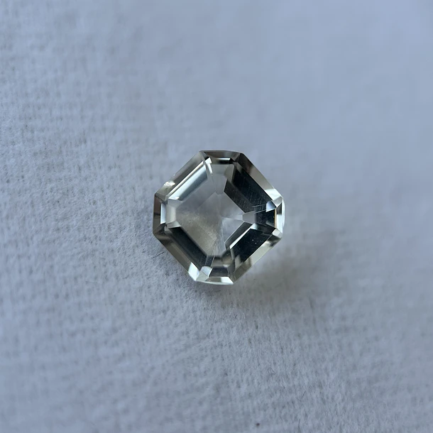 Cuarzo ahumado-2.50ct8.1x8.1x5.4mm 1
