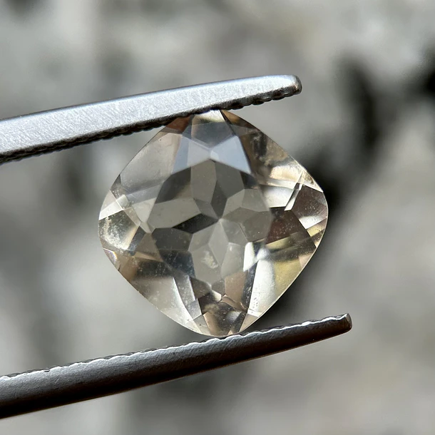 Cuarzo ahumado-1.65ct-7.3x7.3x4.8mm 1