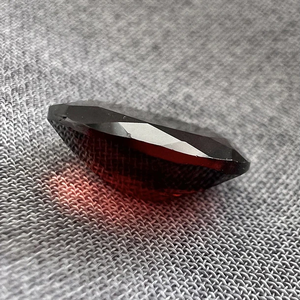 Granate rojo-2.85ct-10x8.1x4.3mm 3