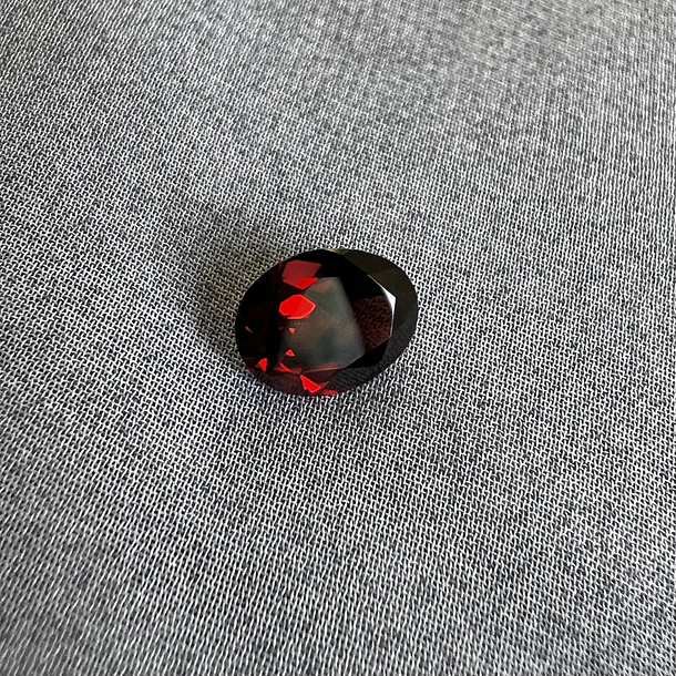 Granate rojo-2.75ct-10.1x8.1x4mm 1