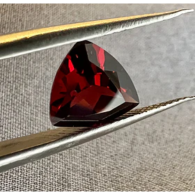 Granate rojo-1.35ct-7.1x7.1x3.9mm