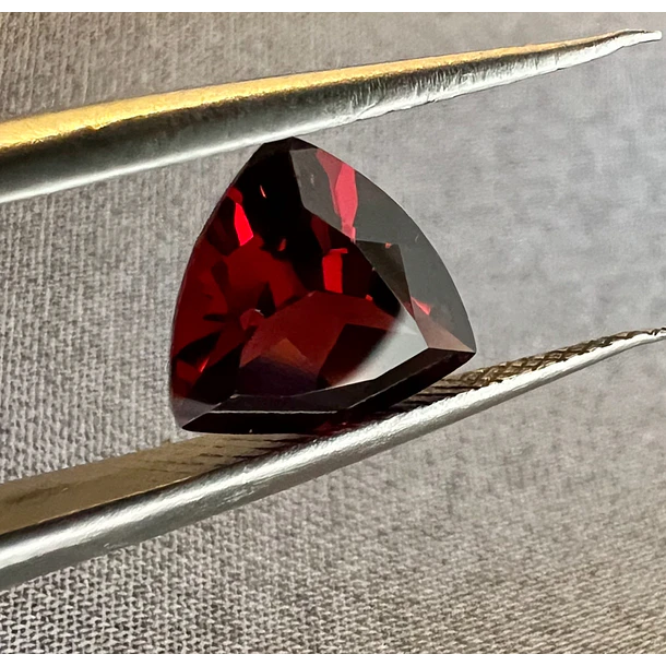 Granate rojo-1.35ct-7.1x7.1x3.9mm 1