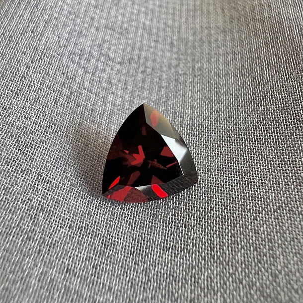 Granate rojo-0.95ct-7.1x7.1x3.9mm 1