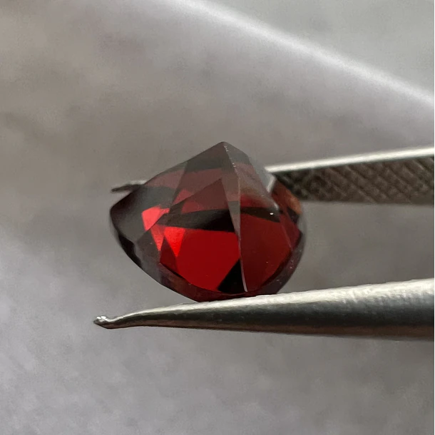 Granate rojo-1.20ct-7x7x4mm 2