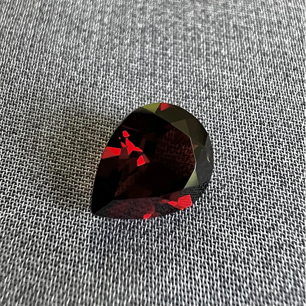 Granate rojo-1.70ct-9x6.9x4.4mm 1