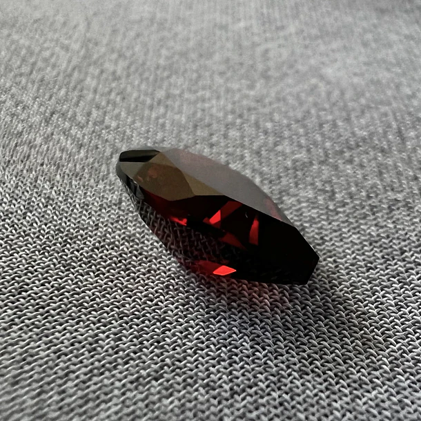 Granate rojo-1.70ct-9x6.9x4.4mm 3