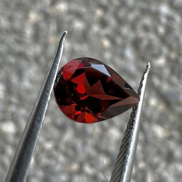 Granate rojo-1.75ct-8.7x6.9x3.8mm 1