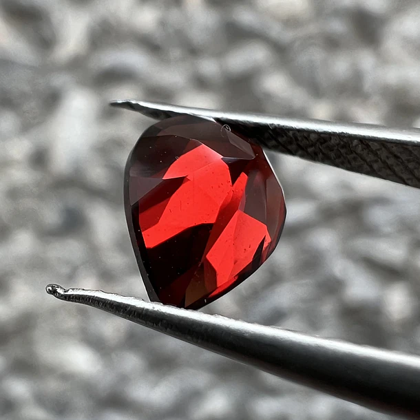 Granate rojo-1.09ct-8.1x6.1x3.2mm 3