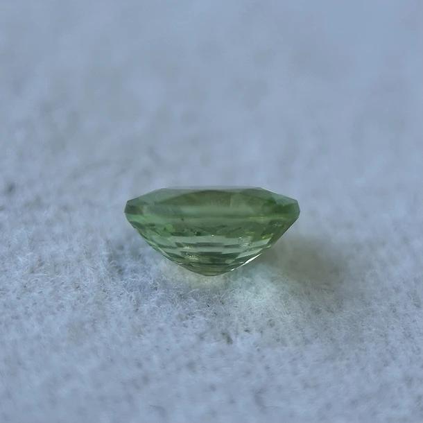 Granate tsavorita-0.35ct-5.1x3.9x2.6mm 3