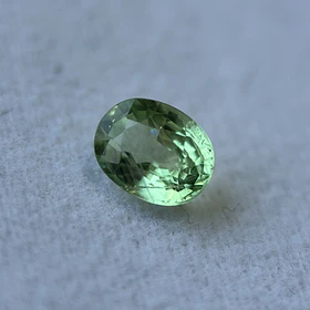 Granate tsavorita-0.45ct-4.8x4.1x2.1mm