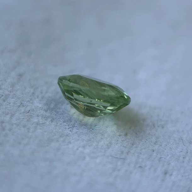 Granate tsavorita-0.50ct-5.4x4.3x2.7mm 3
