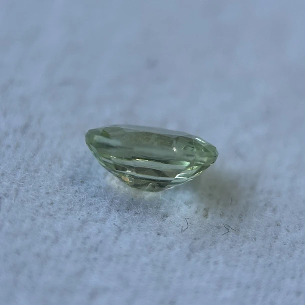 Granate tsavorita-0.35ct-5.4x3.9x2.5mm 2