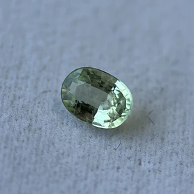 Granate tsavorita-0.30ct-5.2x3.9x2.5mm