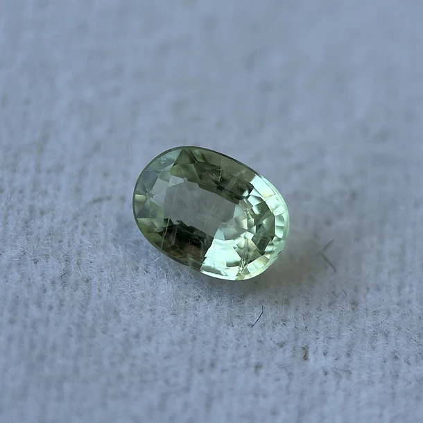 Granate tsavorita-0.30ct-5.2x3.9x2.5mm 1