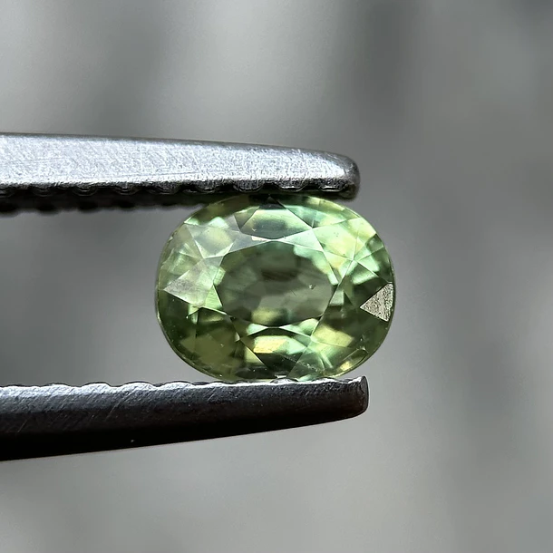 Granate tsavorita-0.50ct-5x4.1x3.1mm 1