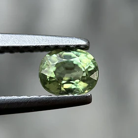 Granate tsavorita-0.45ct-4.7x3.8x2.5mm