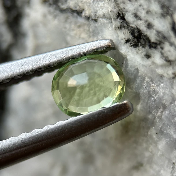 Granate tsavorita-0.45ct-4.7x3.8x2.5mm 3