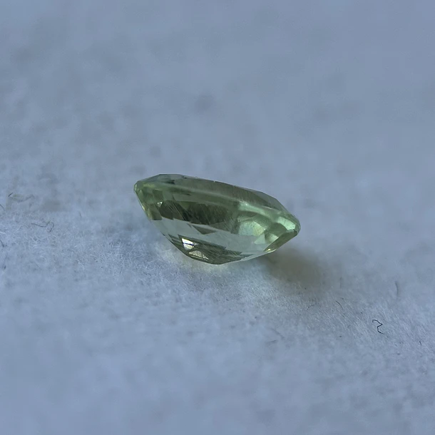 Granate tsavorita-0.60ct-6.1x4x2.8mm 3