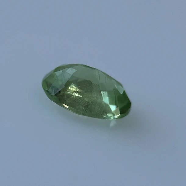 Granate tsavorita-0.25ct-5.2x3.8x2.5mm 2