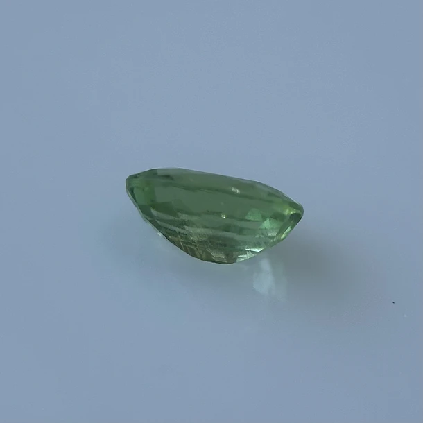 Granate tsavorita-0.55ct-5.1x4.3x3.1mm 3