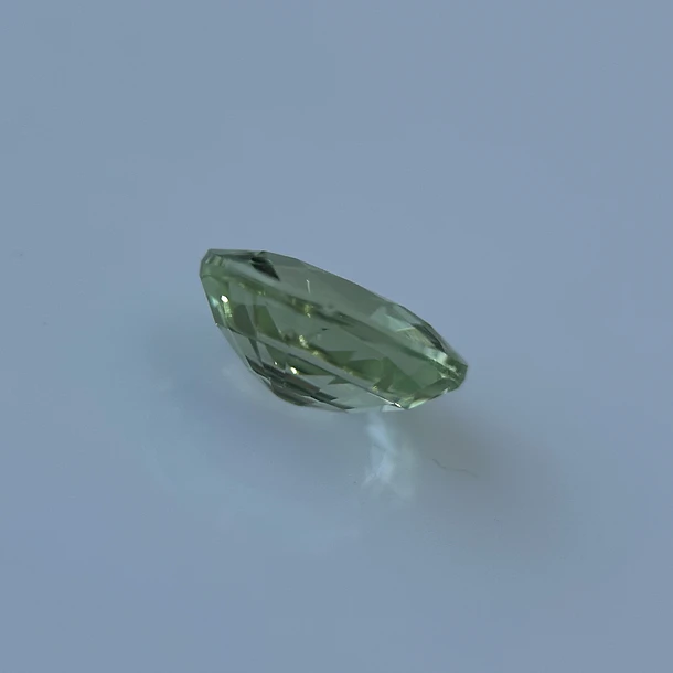 Granate tsavorita-0.50ct-5.7x4.1x2.6mm 2