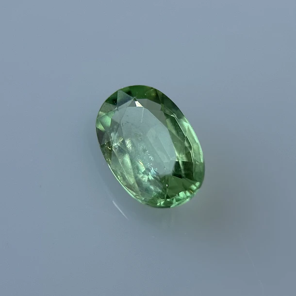 Granate tsavorita-0.20ct-5.5x3.6x1.9mm 1