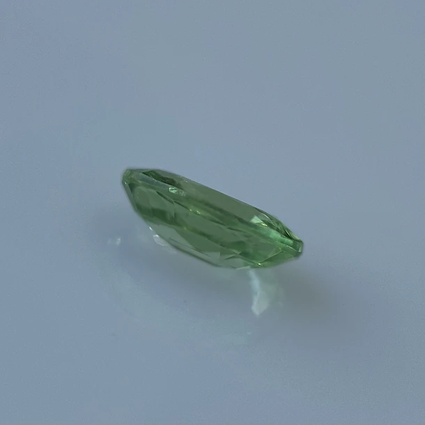 Granate tsavorita-0.40ct-5.3x4x2.3mm 3