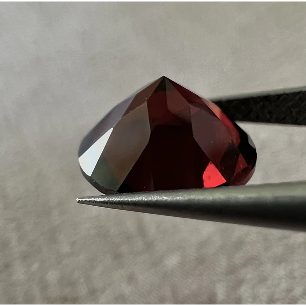 Granate rojo-2.30ct-8.2x8.2x4.7mm 2