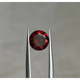 Granate rojo-2.50ct-8.1x8.1x4.9mm