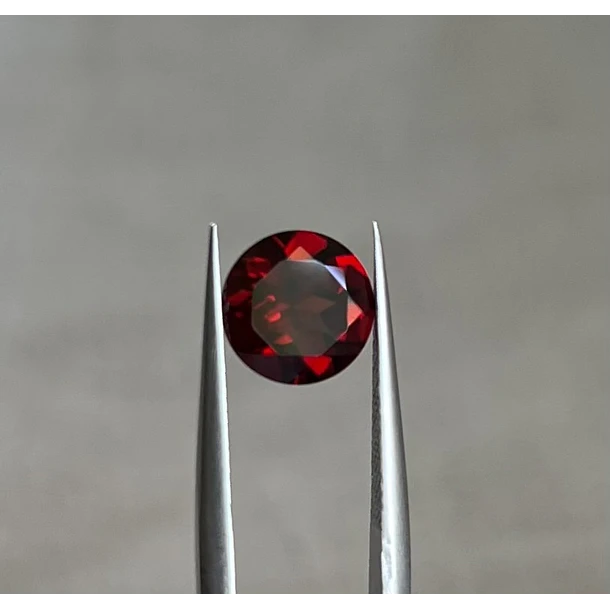Granate rojo-2.50ct-8.1x8.1x4.9mm 1