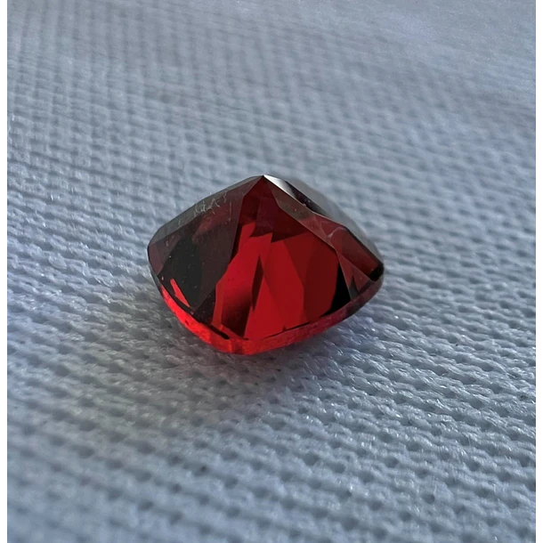 Granate rojo-1.80ct-8x8x3.7mm 3