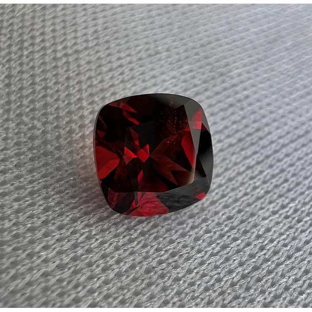 Granate rojo-2ct-7.1x7.1x4.8mm 1