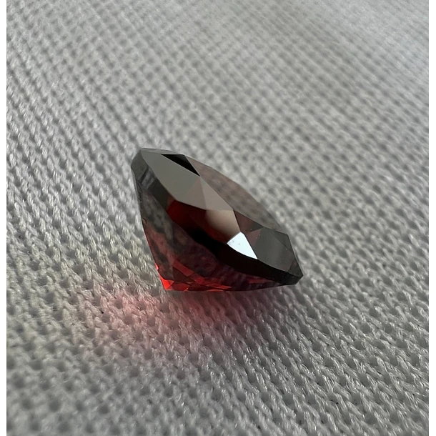Granate rojo-1.15ct-6x6x3.9mm 2