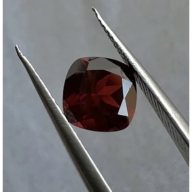 Granate rojo-2.50ct-8.1x8.1x4.9mm