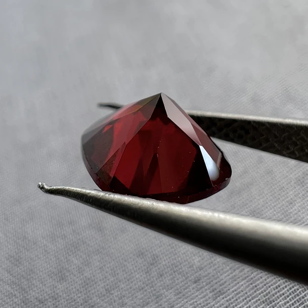 Granate rojo-2.10ct-7.1x7.1x4.8mm 2