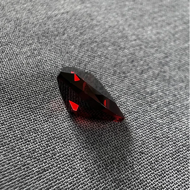 Granate rojo-1.55ct-7.9x7.9x3.8mm 2