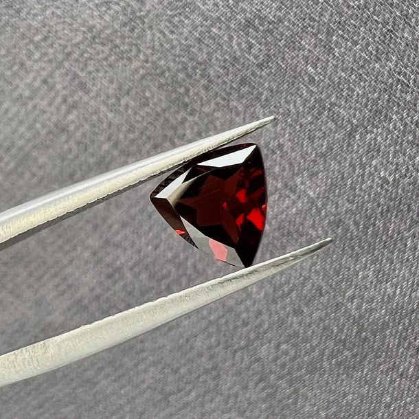 Granate rojo-1.95ct-8.5x8.5x4.5mm 1
