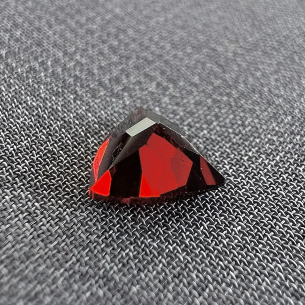 Granate rojo-1.95ct-8.5x8.5x4.5mm 3