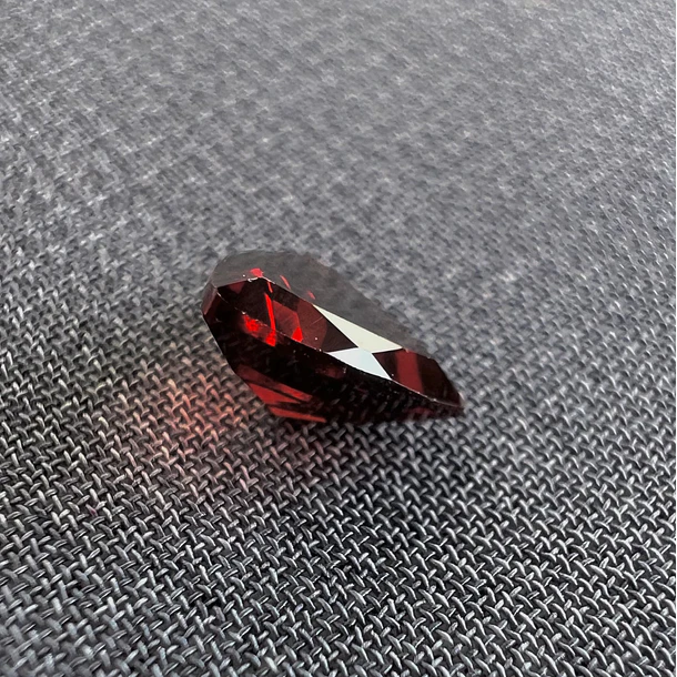 Granate rojo-1.90ct-8.1x8.1x4.4mm 2